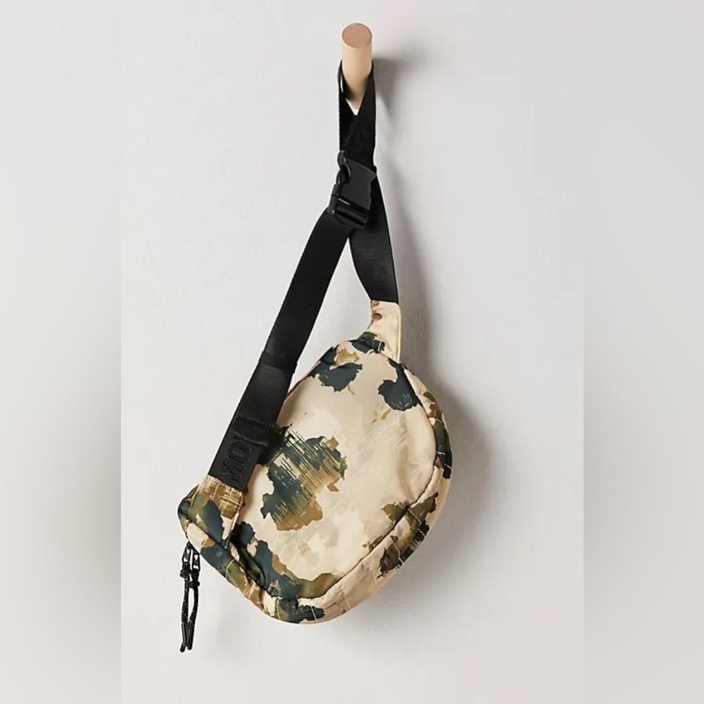 A1. NWT Free People Quilted Print Sling Bag - Picture 3 of 5